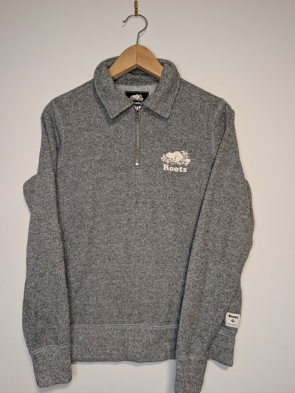 Roots Men's Gray Quarter-Zip Collared Sweater